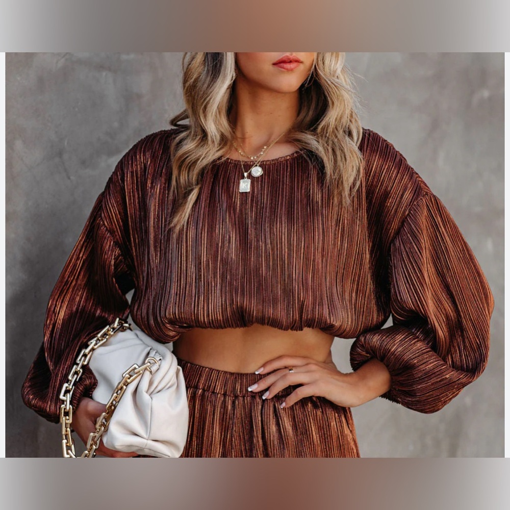 Set of New without tag Vici crop top size S
Pleated Solid High Waist Pants in M